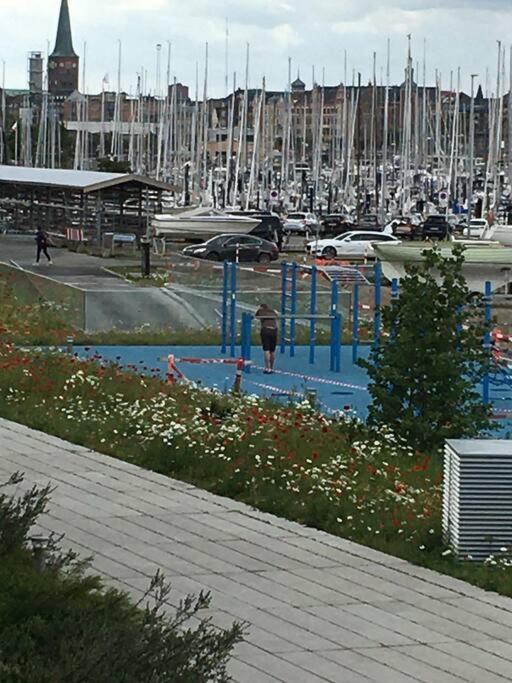 Bo Med Stil Og Udsigt Til Aarhus Lystbadehavn Apartment Bagian luar foto