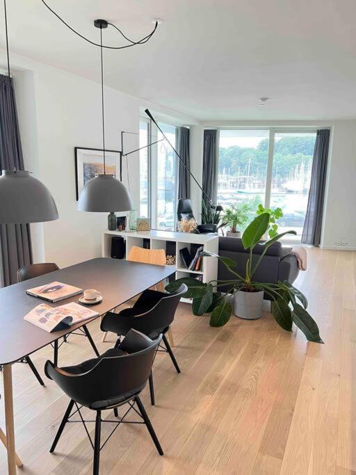 Bo Med Stil Og Udsigt Til Aarhus Lystbadehavn Apartment Bagian luar foto