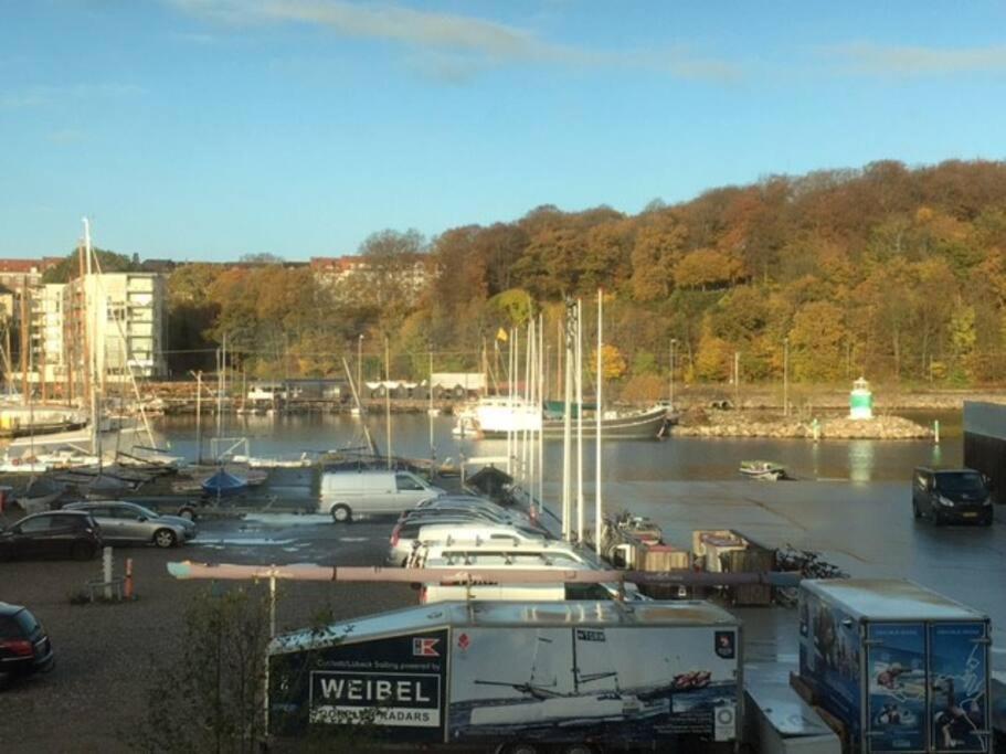 Bo Med Stil Og Udsigt Til Aarhus Lystbadehavn Apartment Bagian luar foto